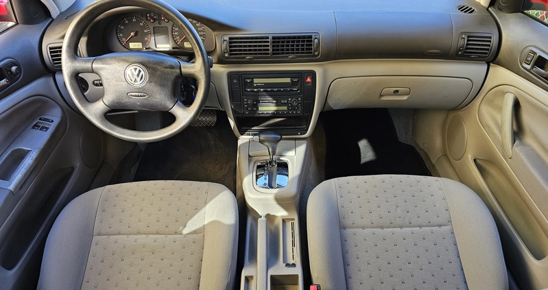 Volkswagen Passat cena 11700 przebieg: 180000, rok produkcji 1998 z Kępno małe 352